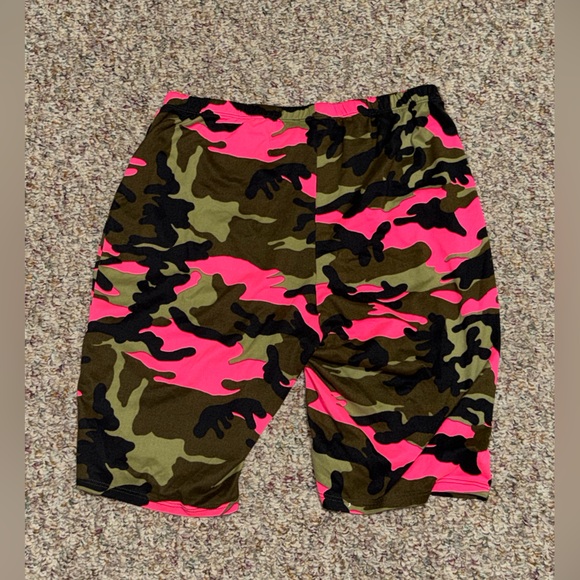 Women's Love J size 1X Pink and Green Camouflage Shorts, athletic shorts - Picture 2 of 3